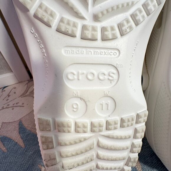 Crocs women’s Size 11 Men’s Size 9 - Picture 12 of 12